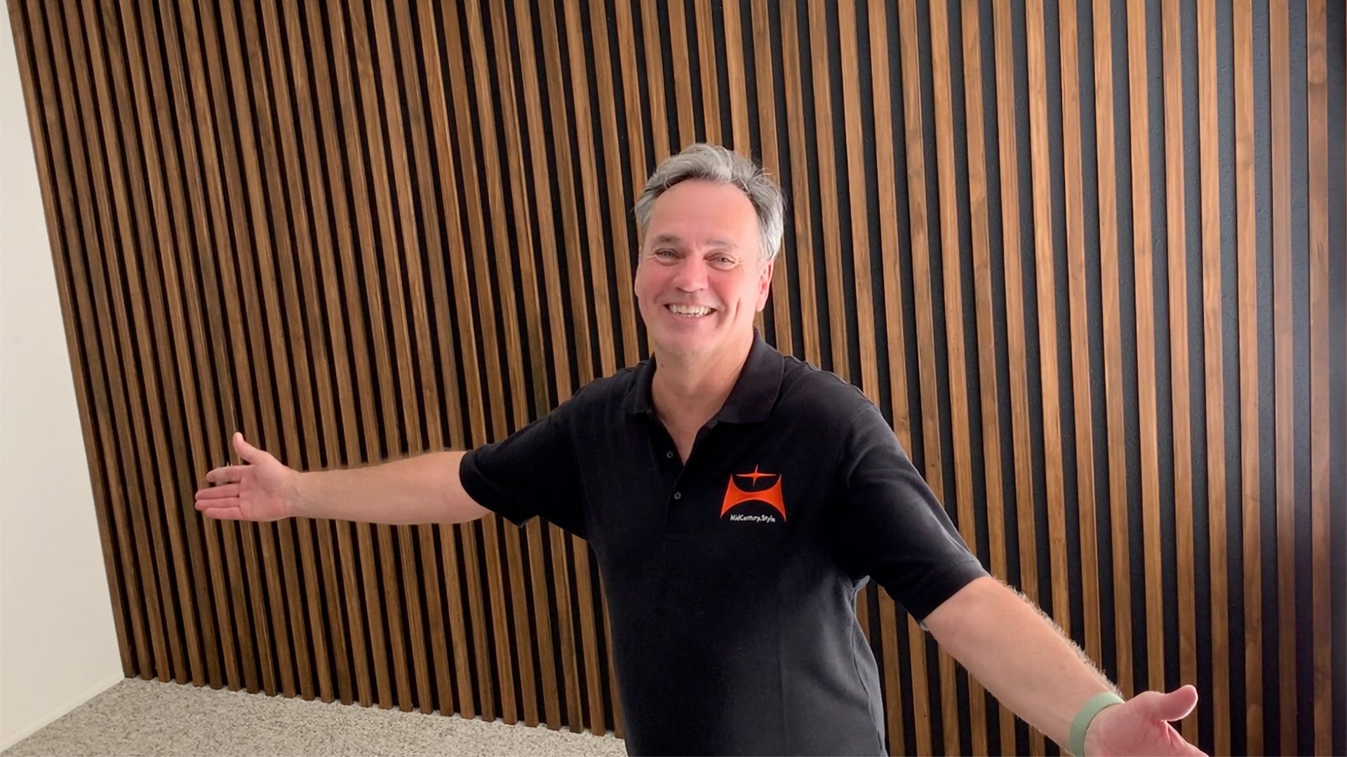 Mid-Mod Bedroom Makeover Part 2: DIY Wood Slat Wall – Mid Century Style ...